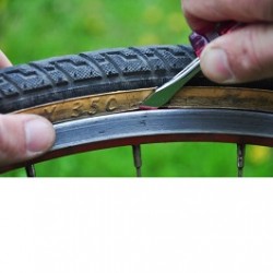 Как заклеить камеру велосипеда?